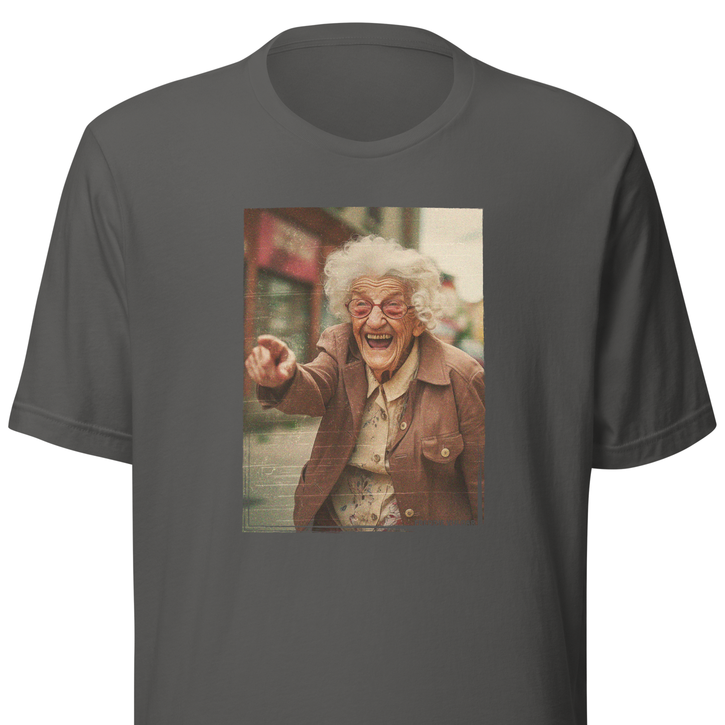 T-SHIRT: Grandma Giggles (Asphalt)